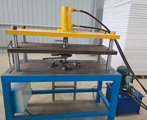 衝孔（kǒng）模具設備